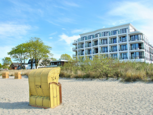 SeeHuus Lifestyle Hotel in Niendorf vom Strand aus fotografiert